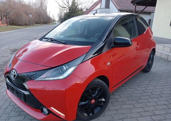 Toyota Aygo cena 33400 przebieg: 82122, rok produkcji 2017 z Pilawa małe 301